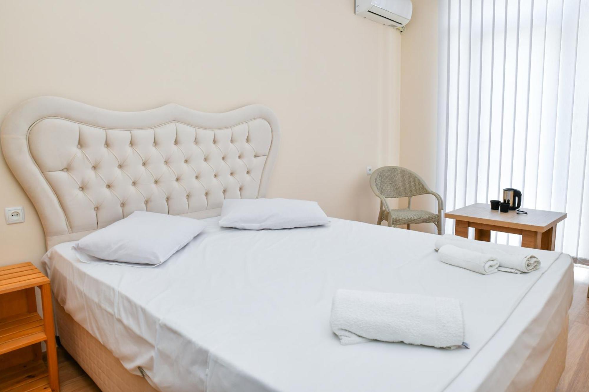 Just Inn Кутаиси Екстериор снимка