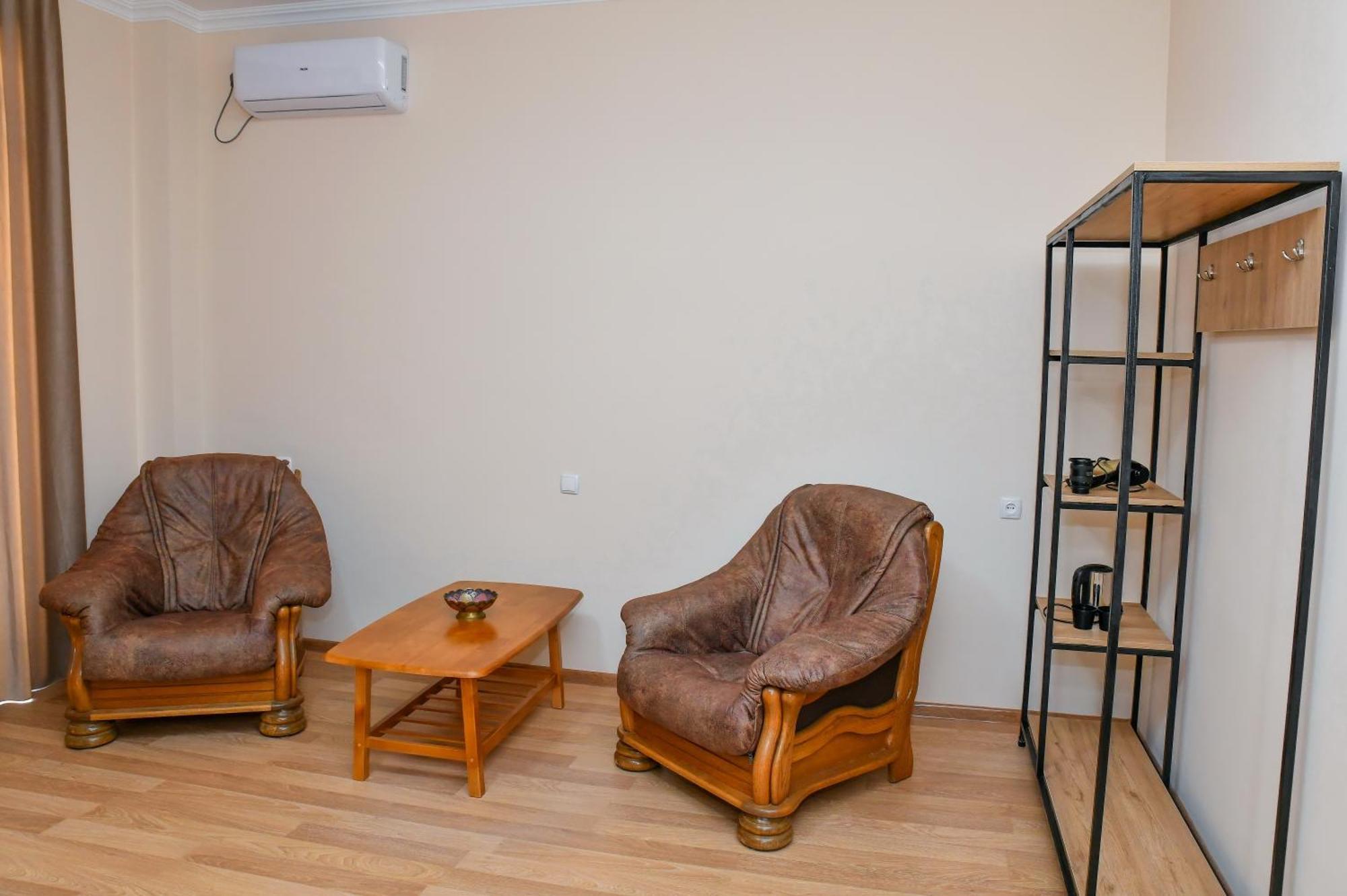 Just Inn Кутаиси Екстериор снимка