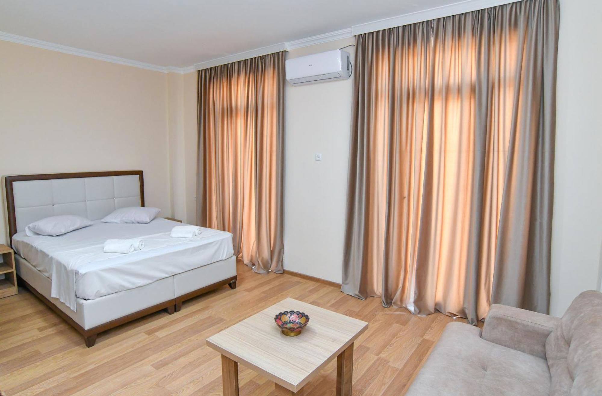 Just Inn Кутаиси Екстериор снимка