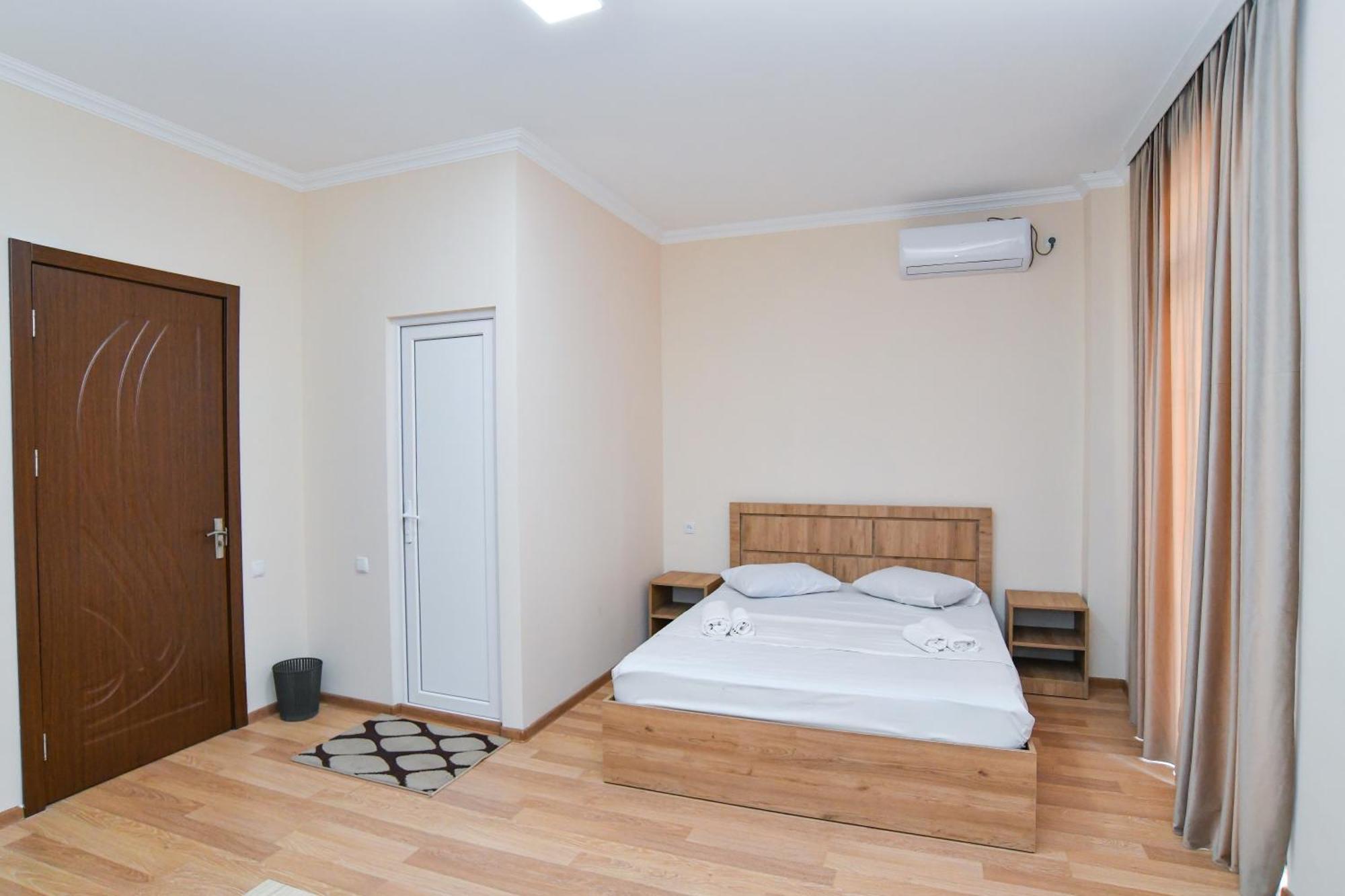 Just Inn Кутаиси Екстериор снимка