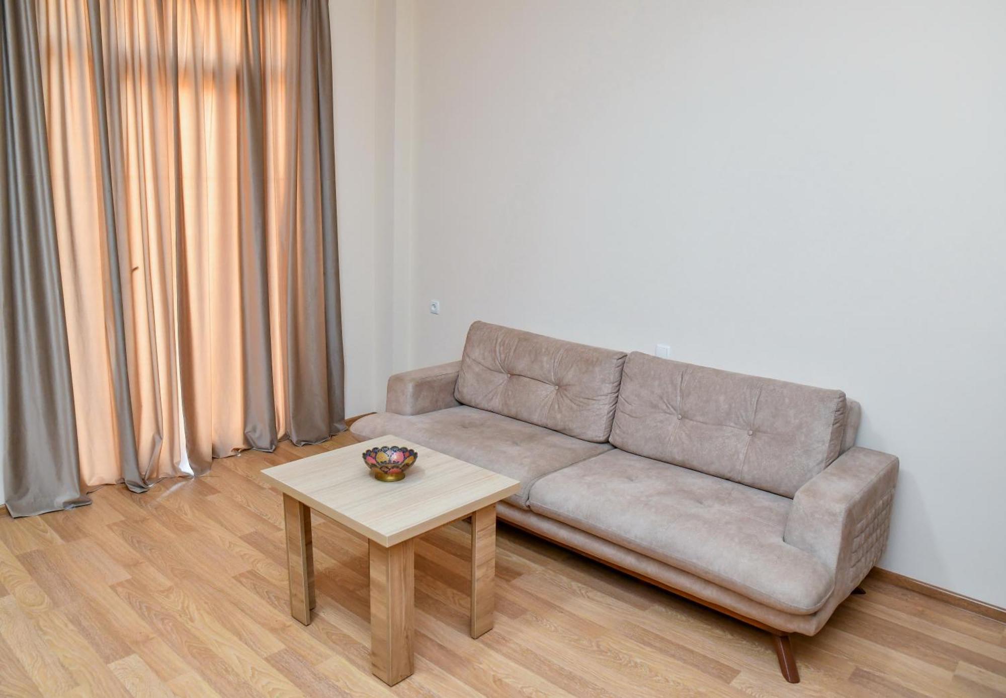 Just Inn Кутаиси Екстериор снимка