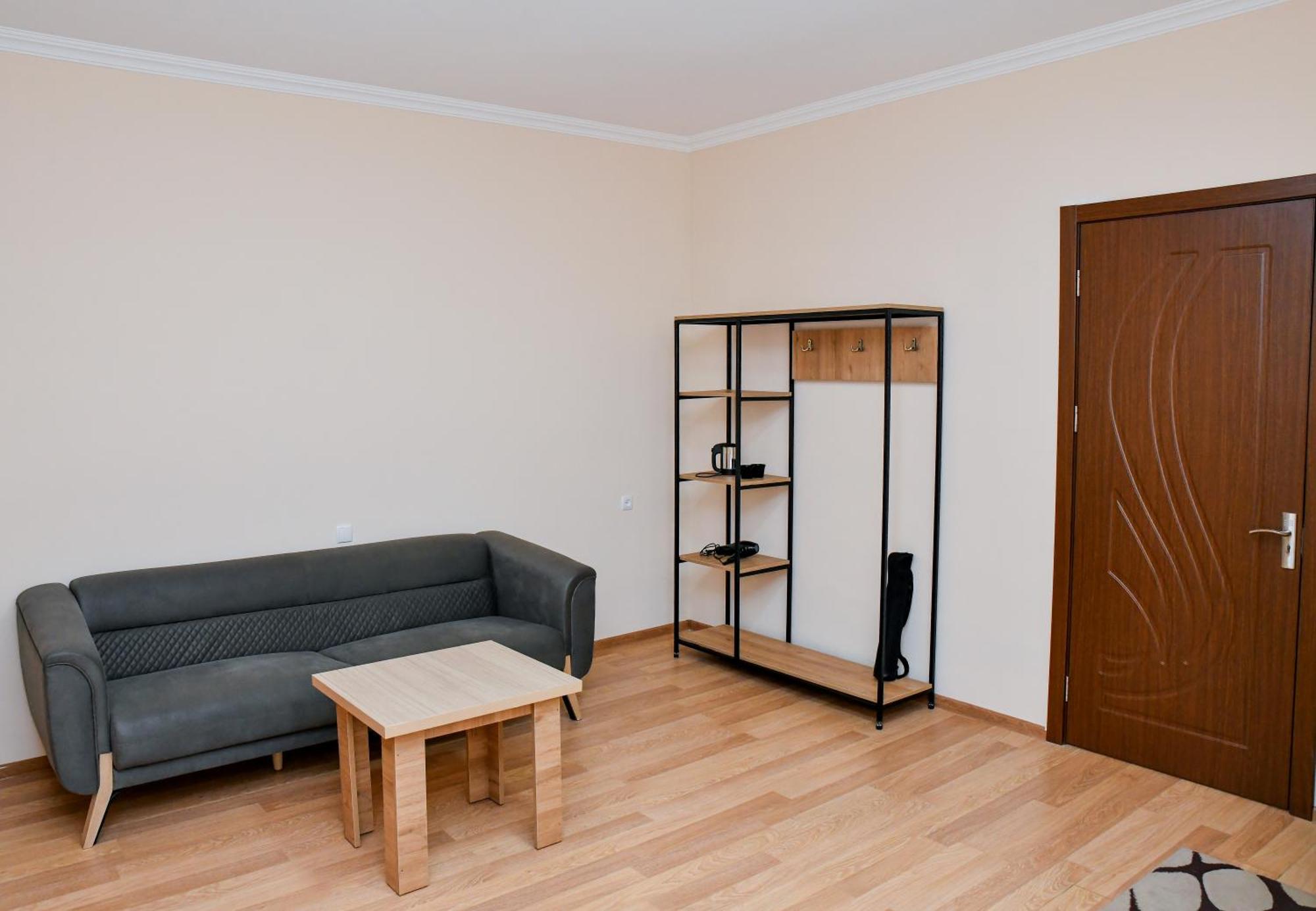 Just Inn Кутаиси Екстериор снимка