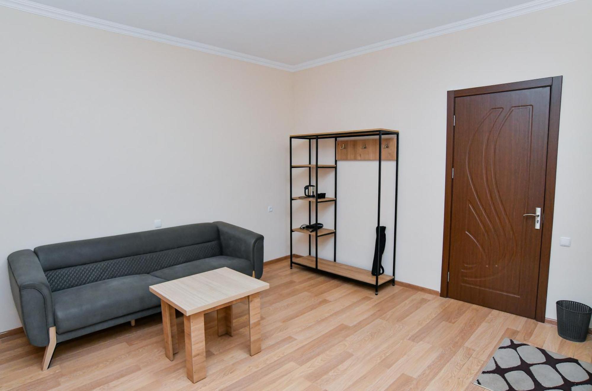 Just Inn Кутаиси Екстериор снимка
