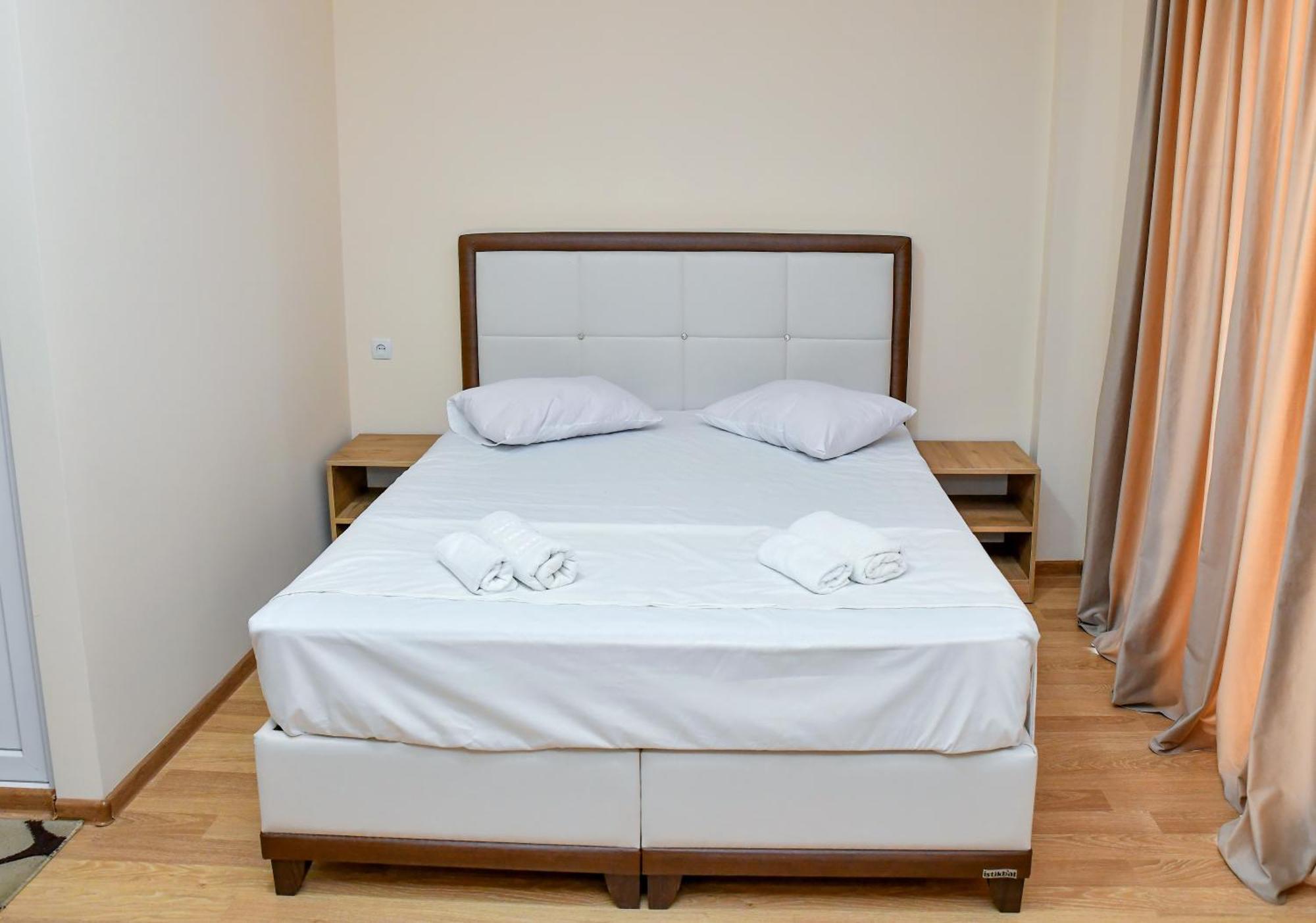 Just Inn Кутаиси Екстериор снимка