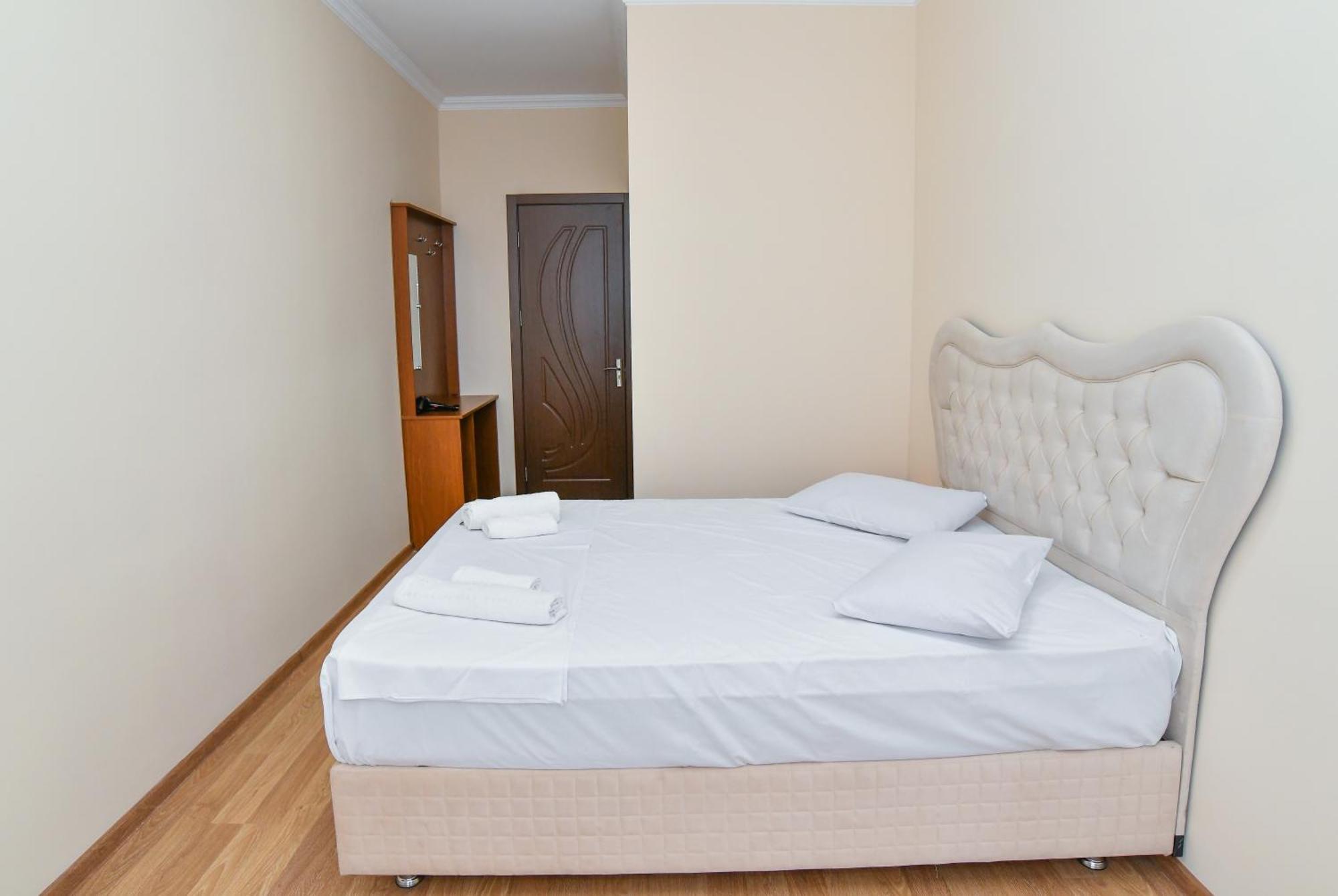 Just Inn Кутаиси Екстериор снимка