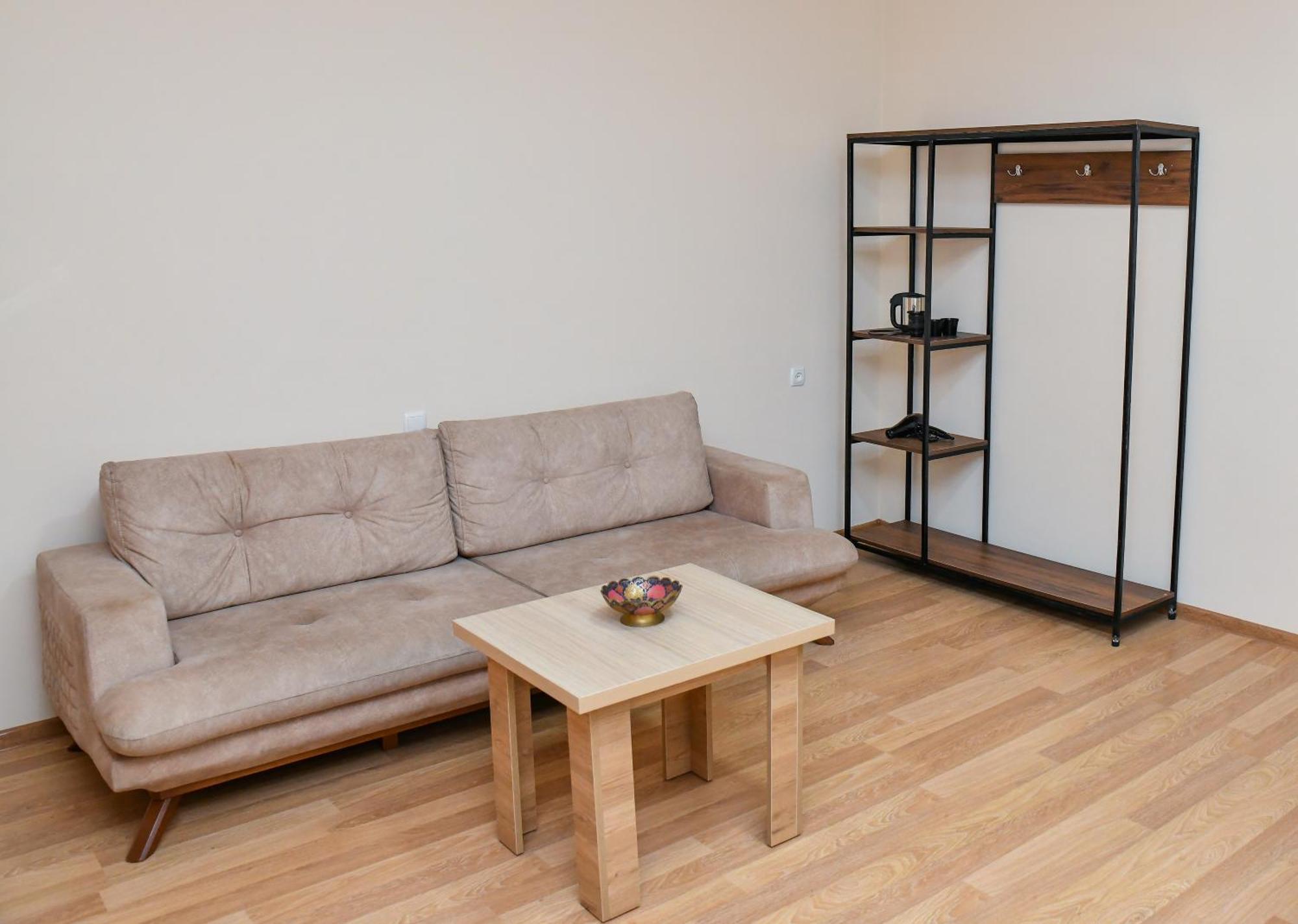 Just Inn Кутаиси Екстериор снимка